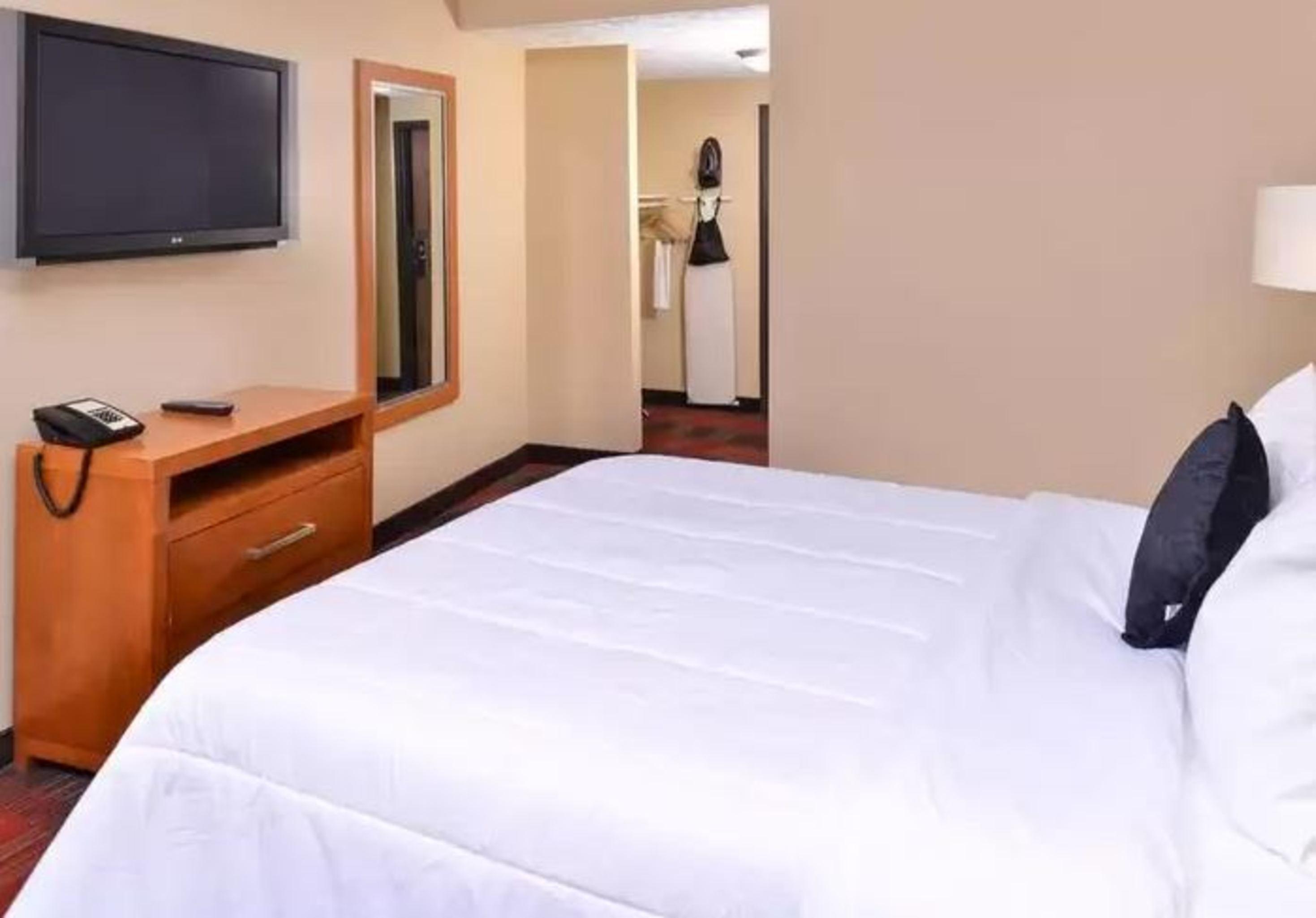 Quality & Airport Hotel 2*