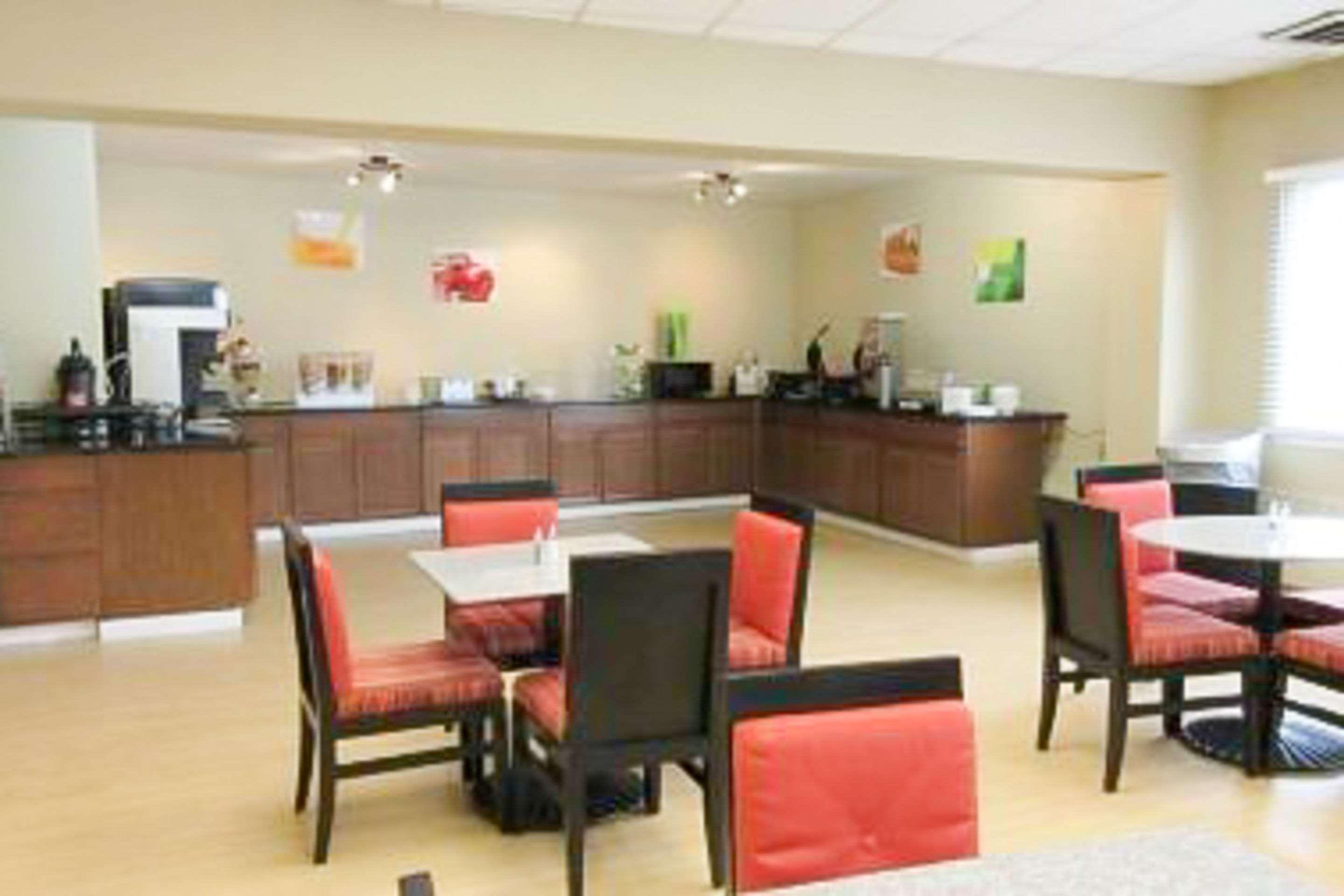 Quality & Airport Hotel 2*